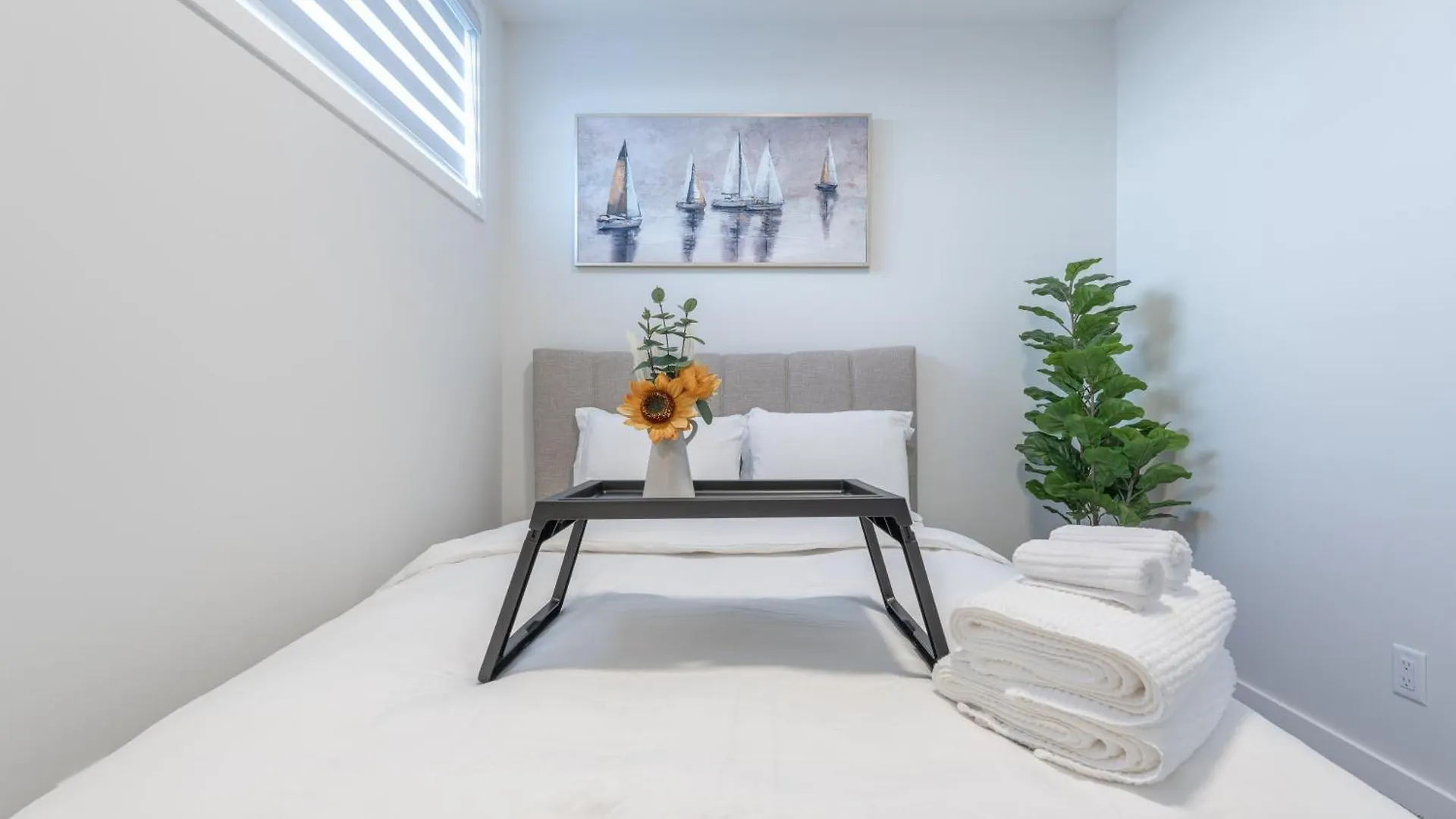 カルガリーStylish Getaway 2Bd Basement By Ymca And South Health Campus Hospitalアパートメント 0*, カルガリー カナダ