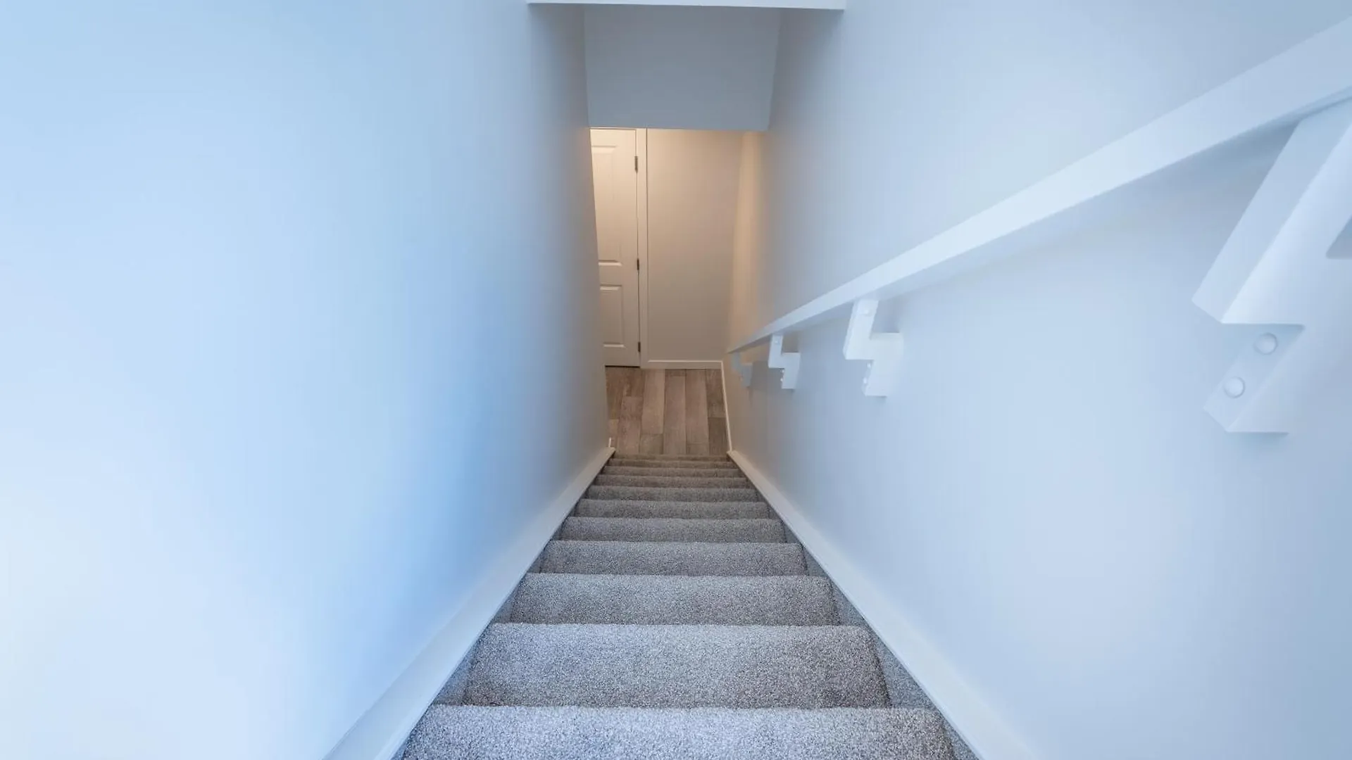 アパート カルガリーStylish Getaway 2Bd Basement By Ymca And South Health Campus Hospitalアパートメント