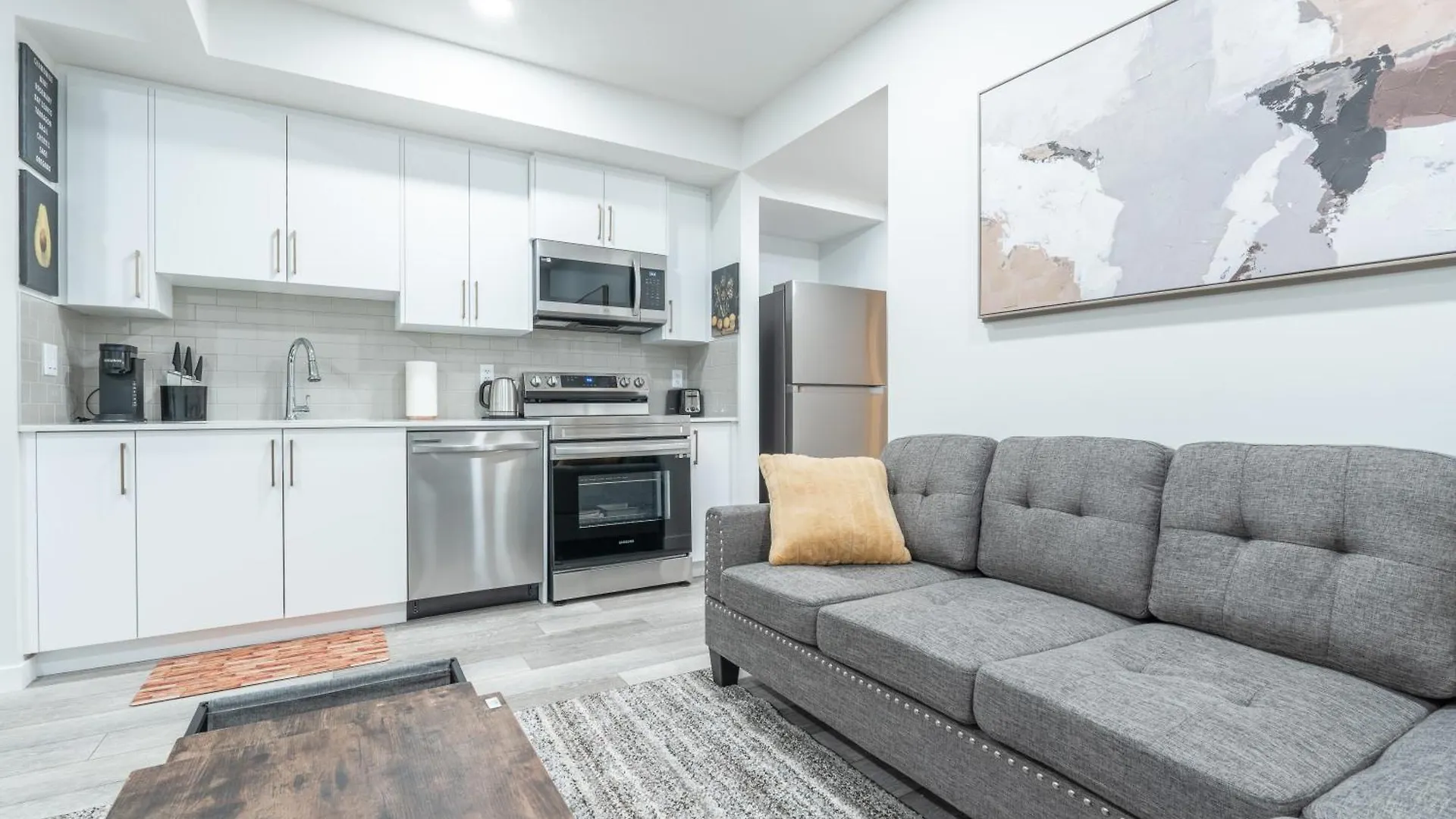 カルガリーStylish Getaway 2Bd Basement By Ymca And South Health Campus Hospitalアパートメント